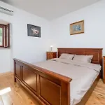 Pet Friendly In With House Sea View بيت للعطل